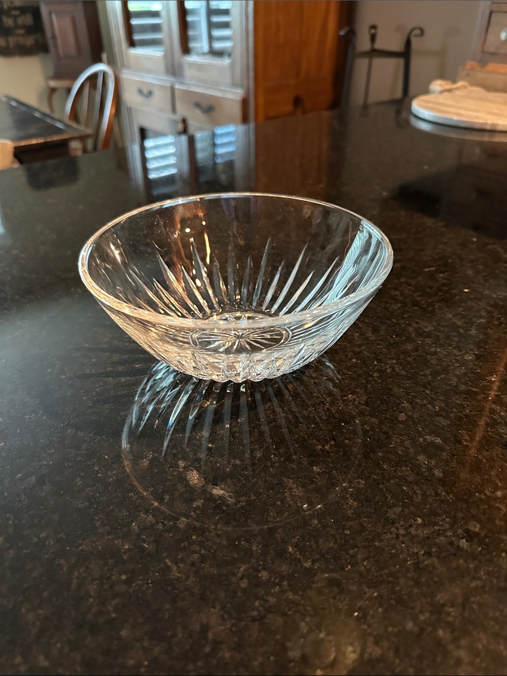 Clear Cut Glass Serving Bowl - Elegant Crystal-Style Design